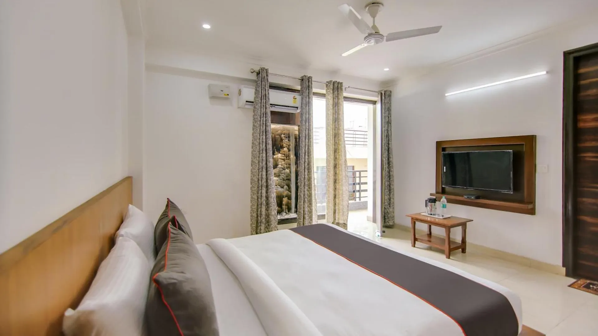 Hotel Collection O Near Appu Ghar Gurgaon