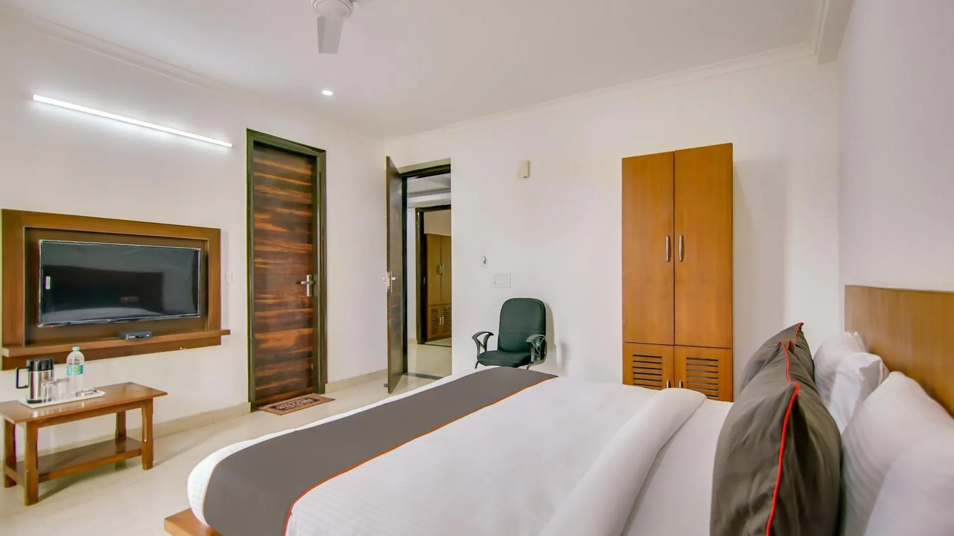 Hotel Collection O Near Appu Ghar Gurgaon