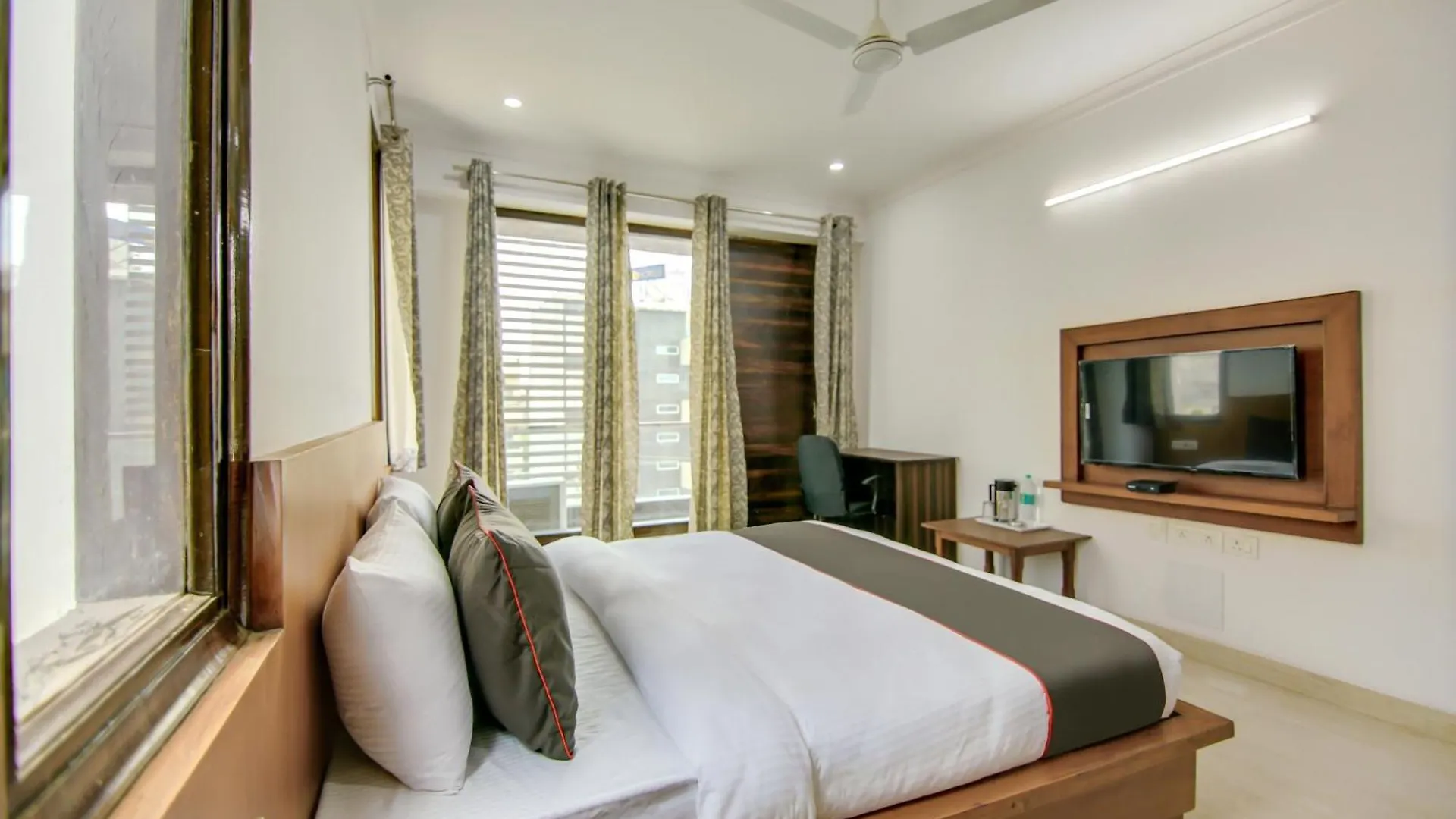 Hotel Collection O Near Appu Ghar Gurgaon