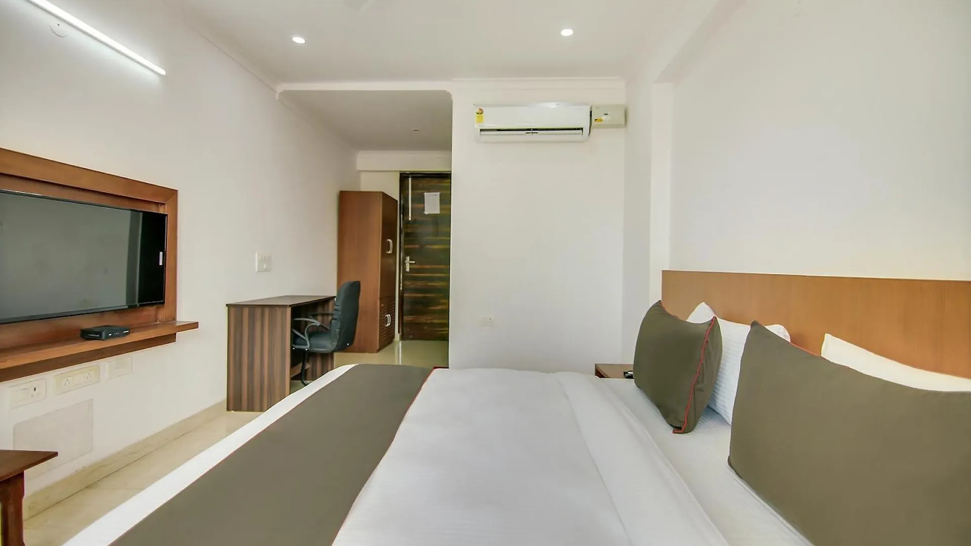 Hotel Collection O Near Appu Ghar Gurgaon