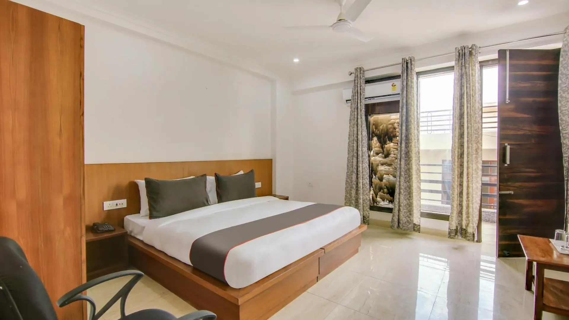Hotel Collection O Near Appu Ghar Gurgaon