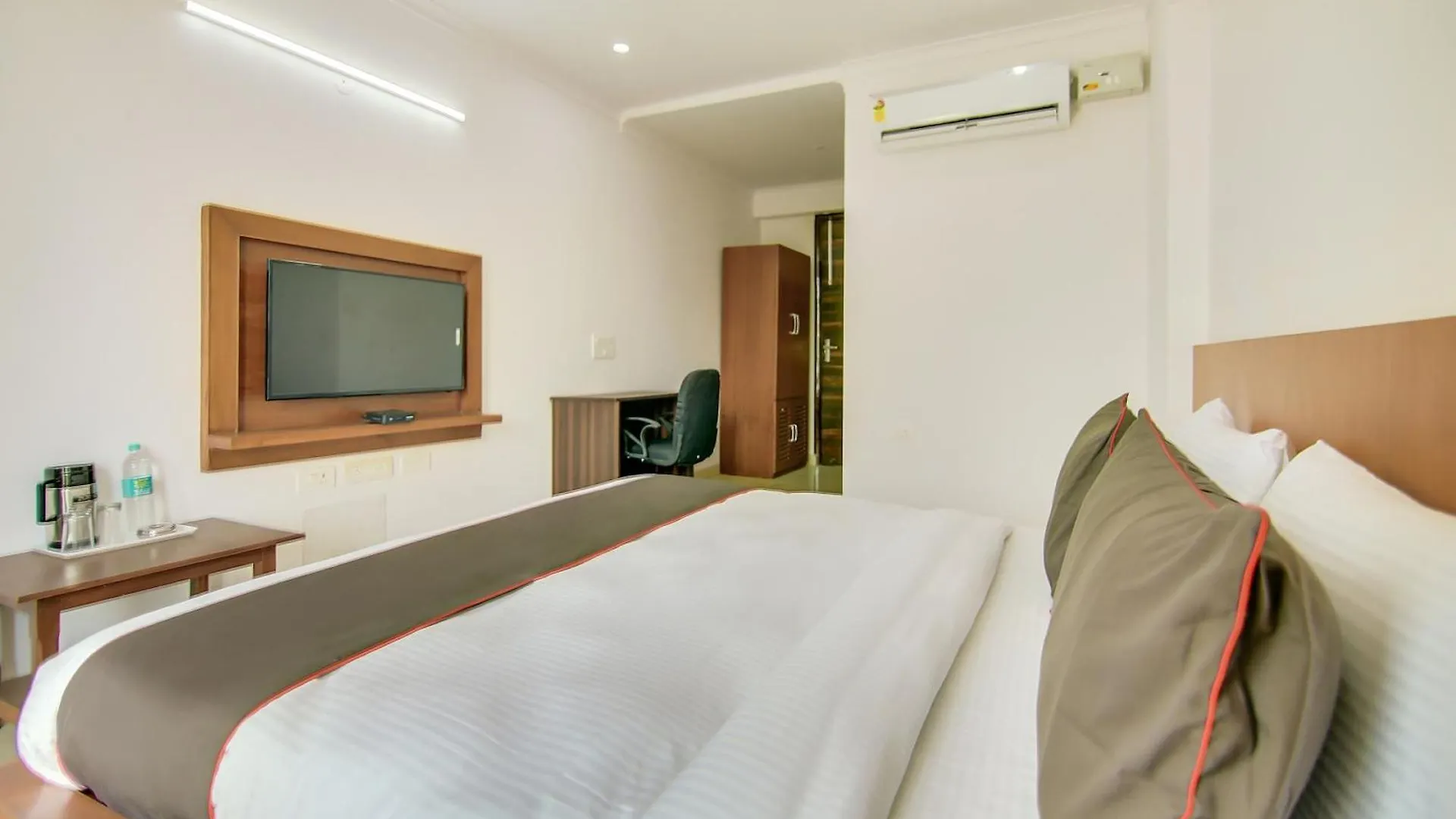 Hotel Collection O Near Appu Ghar Gurgaon Indien