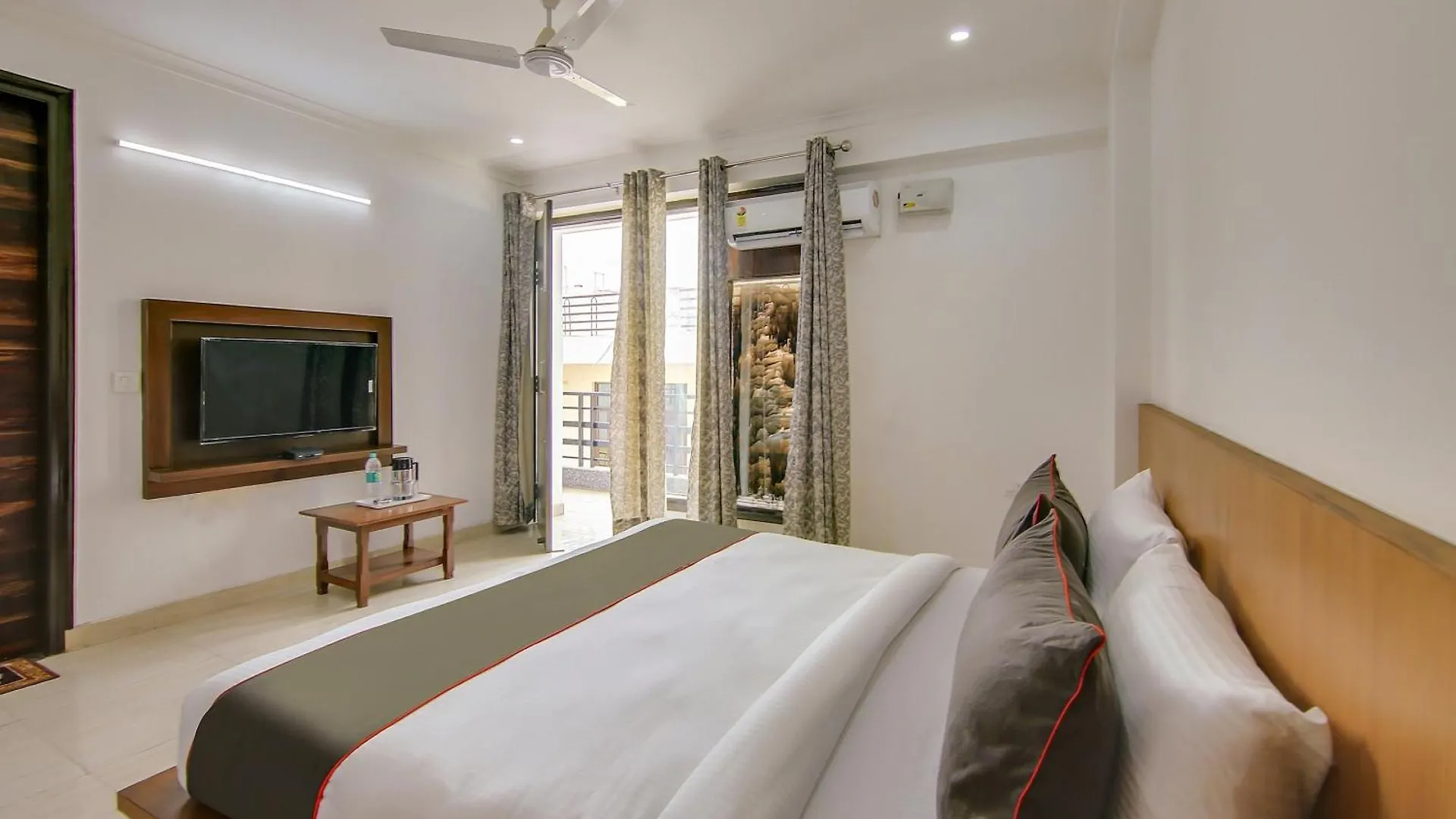 Hotel Collection O Near Appu Ghar Gurgaon Indien